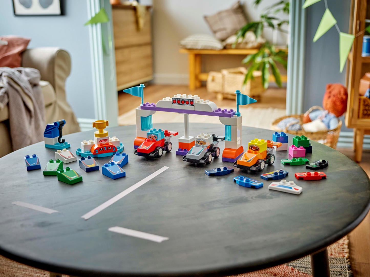 LEGO DUPLO: F1 Team Race Cars & Drivers (10445)