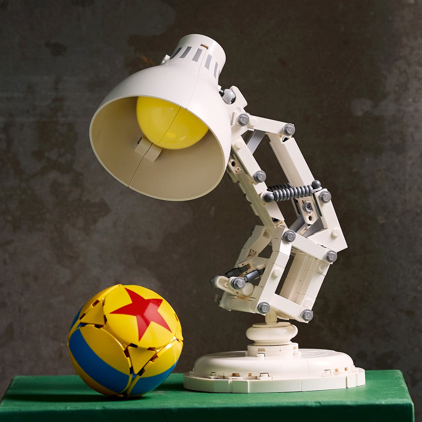 LEGO Ideas | Disney Pixar Luxo Jr. (21357)