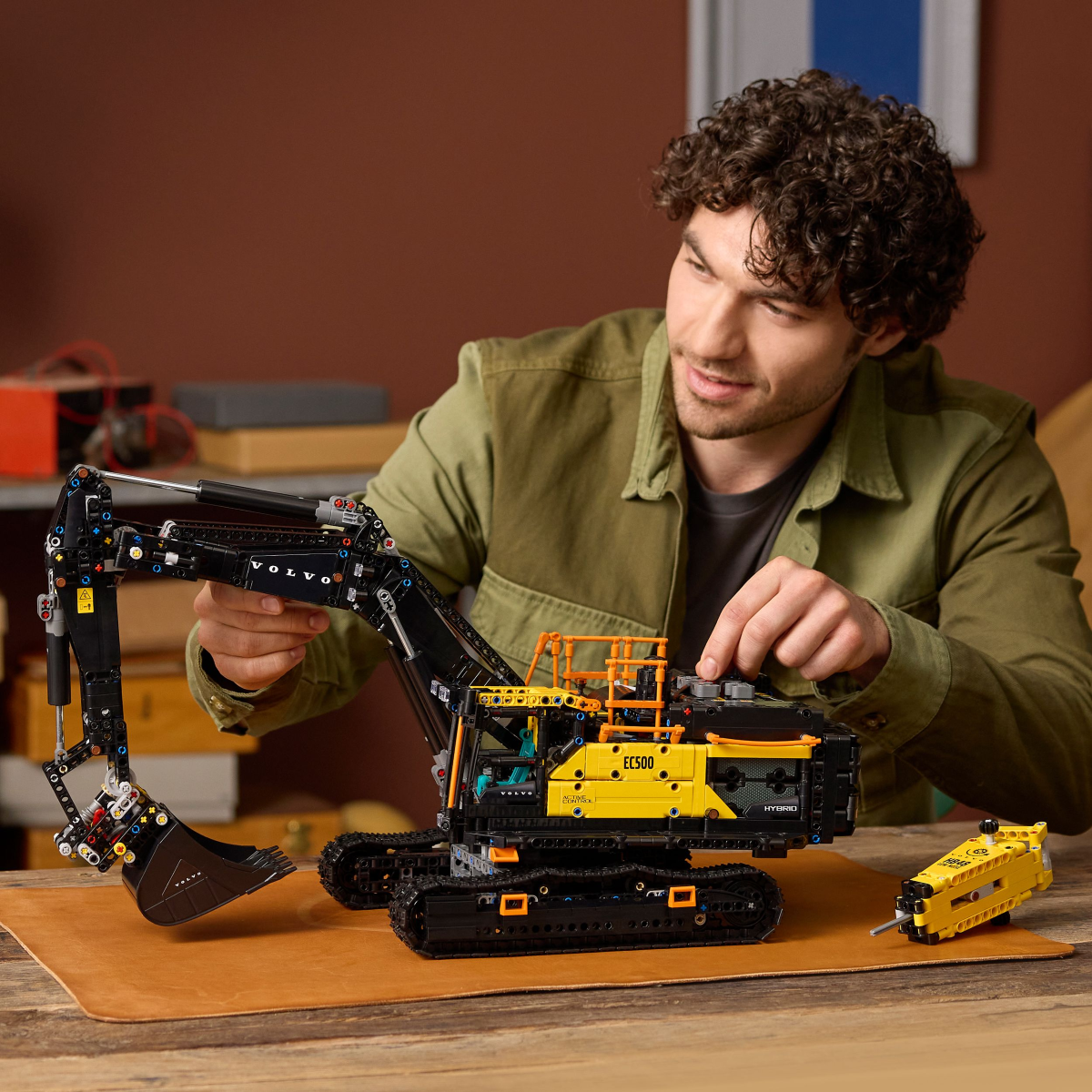 LEGO Technic: Volvo EC500 Hybrid Excavator (42215)