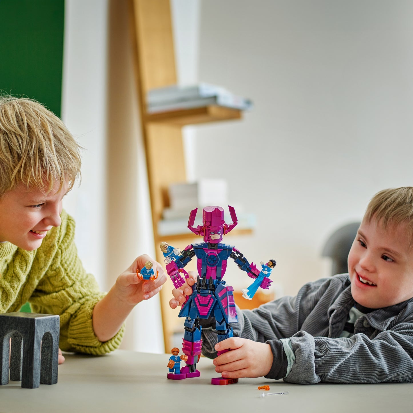 LEGO Marvel | Fantastic Four vs. Galactus Construction Figure (76316)
