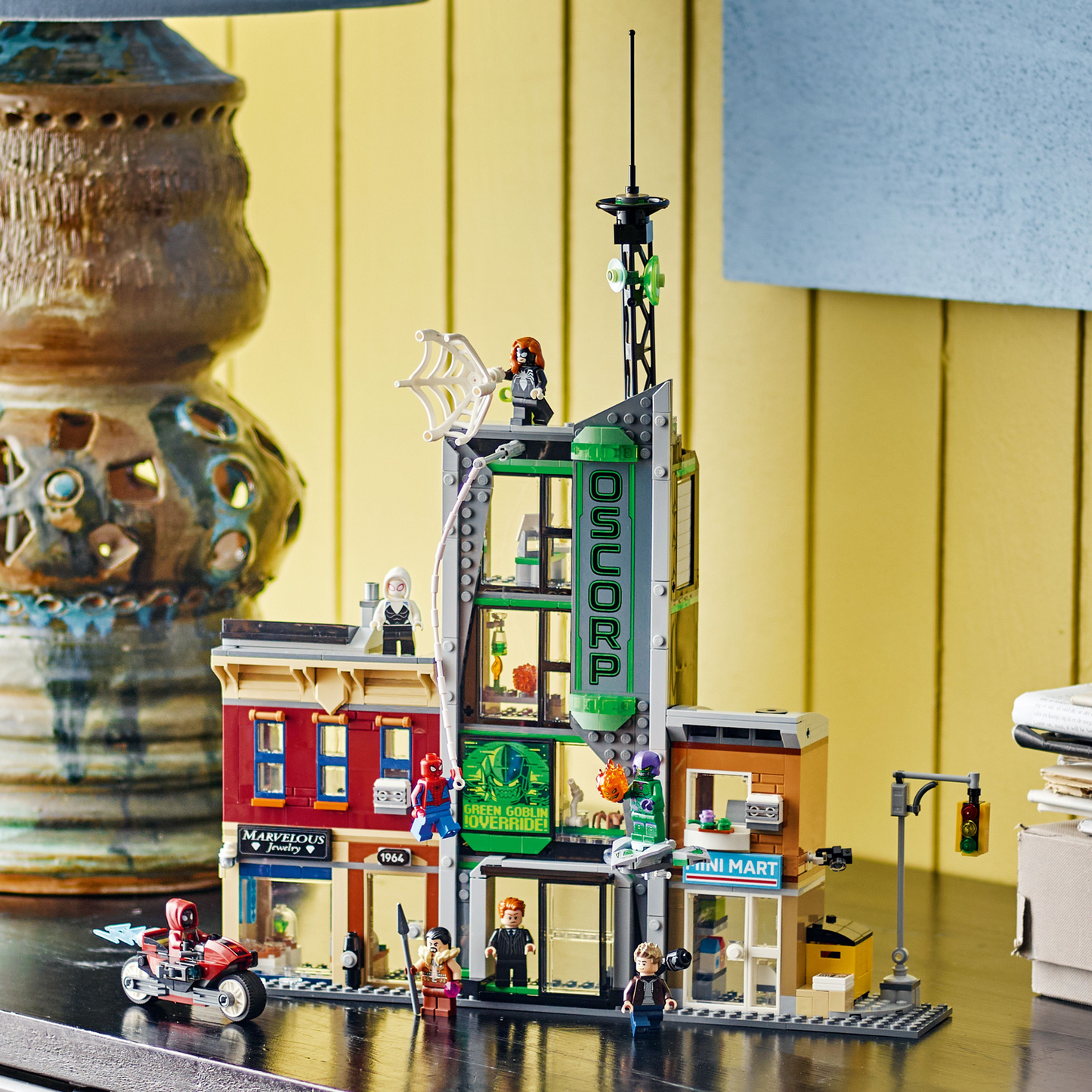 LEGO ǀ Marvel Spider-Man vs. Oscorp Building Toy (76324)