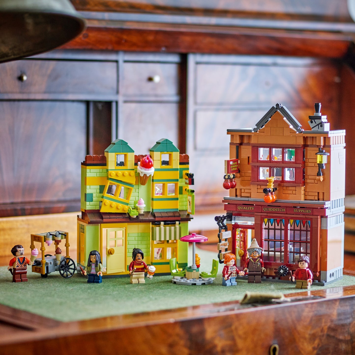 LEGO Harry Potter | Quality Quidditch™ Supplies & Ice Cream Parlour (76452)