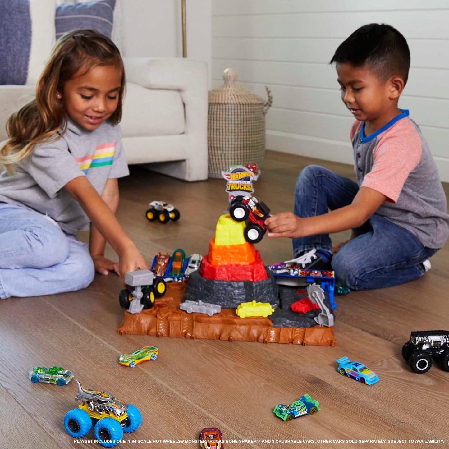 Hot Wheels Monster Trucks Arena Smashers Bone Shaker Ultimate Crush Yard Playset (HNB96)