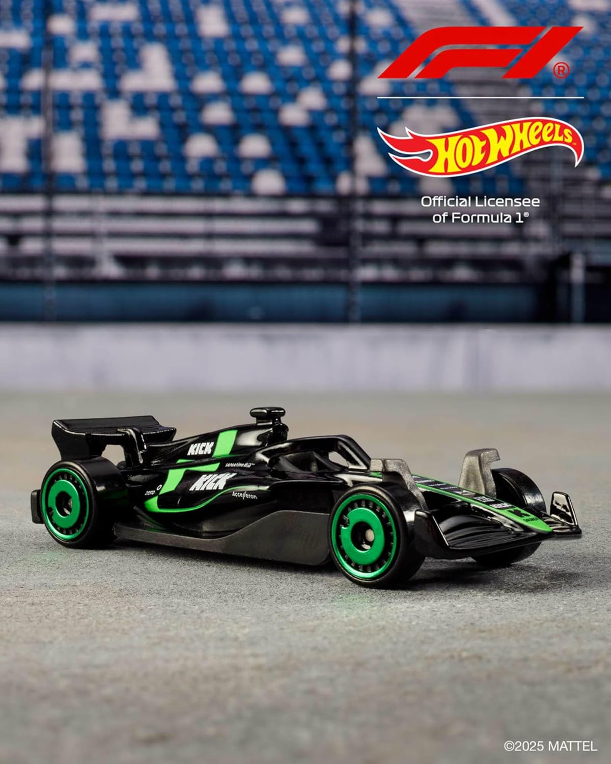 Hot Wheels Toy Cars Formula 1 5-Pack, Set of 5 1:64 Scale Die-Cast Vehicles Featuring F1 Racing Team Decos, Collectible Race Cars, JGF58