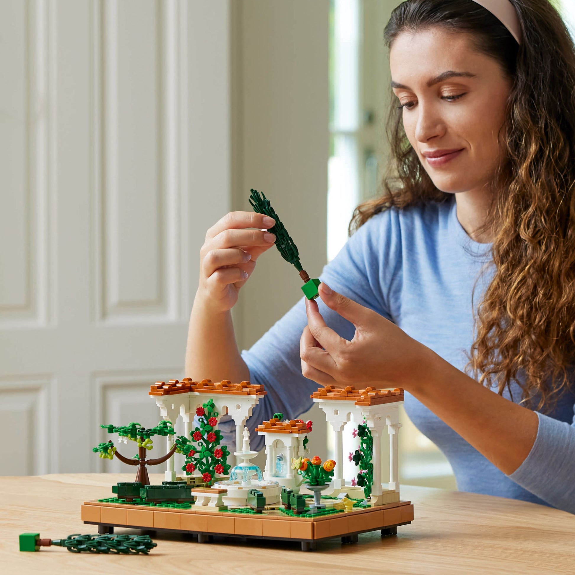 LEGO Fountain Garden 10359 Botanicals 