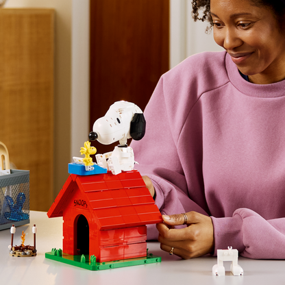 LEGO IDEAS: Peanuts: Snoopy's Doghouse (21368)