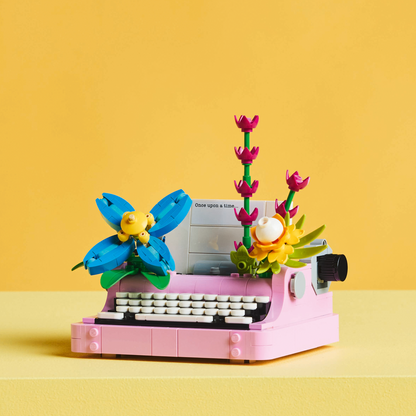 LEGO Creator 3in1: Typewriter with Flowers (31169)