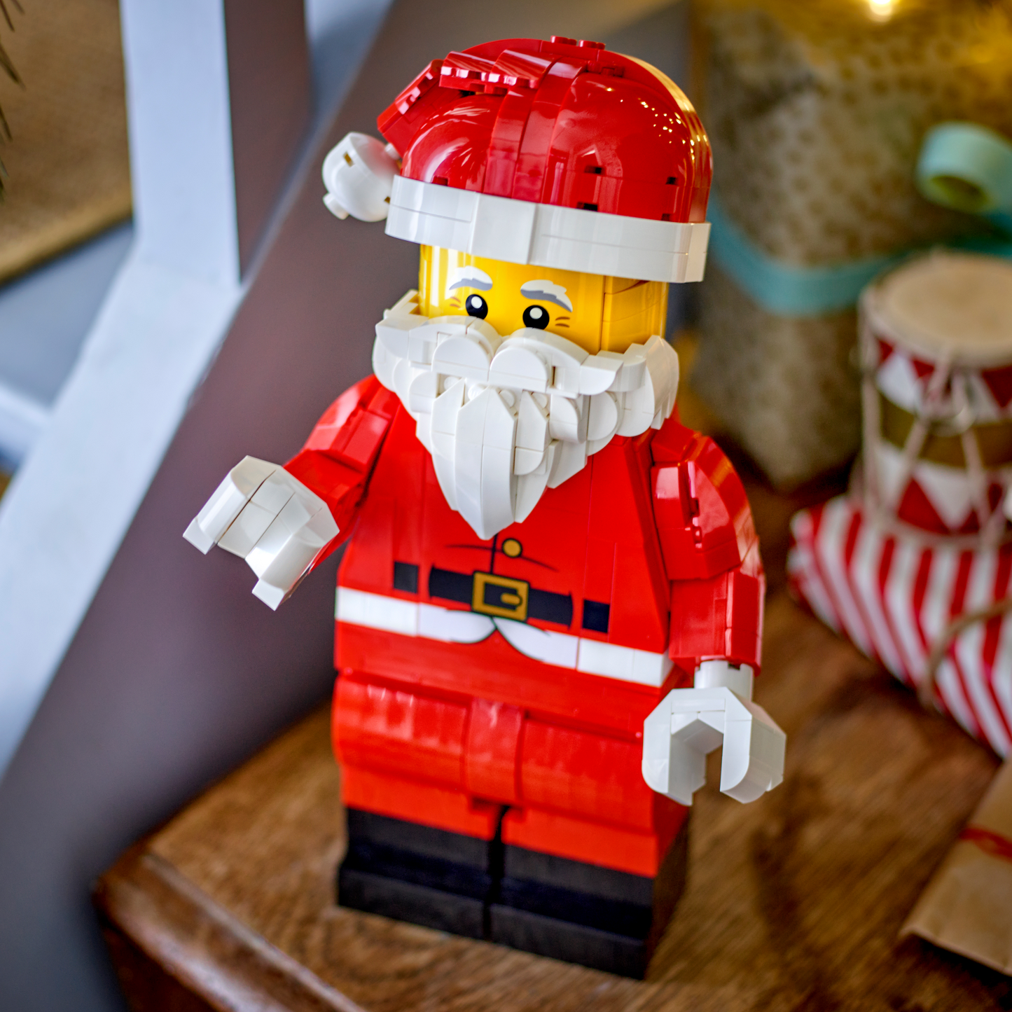 PRE-ORDER - LEGO Iconic: Up-Scaled Santa Minifigure (40820)