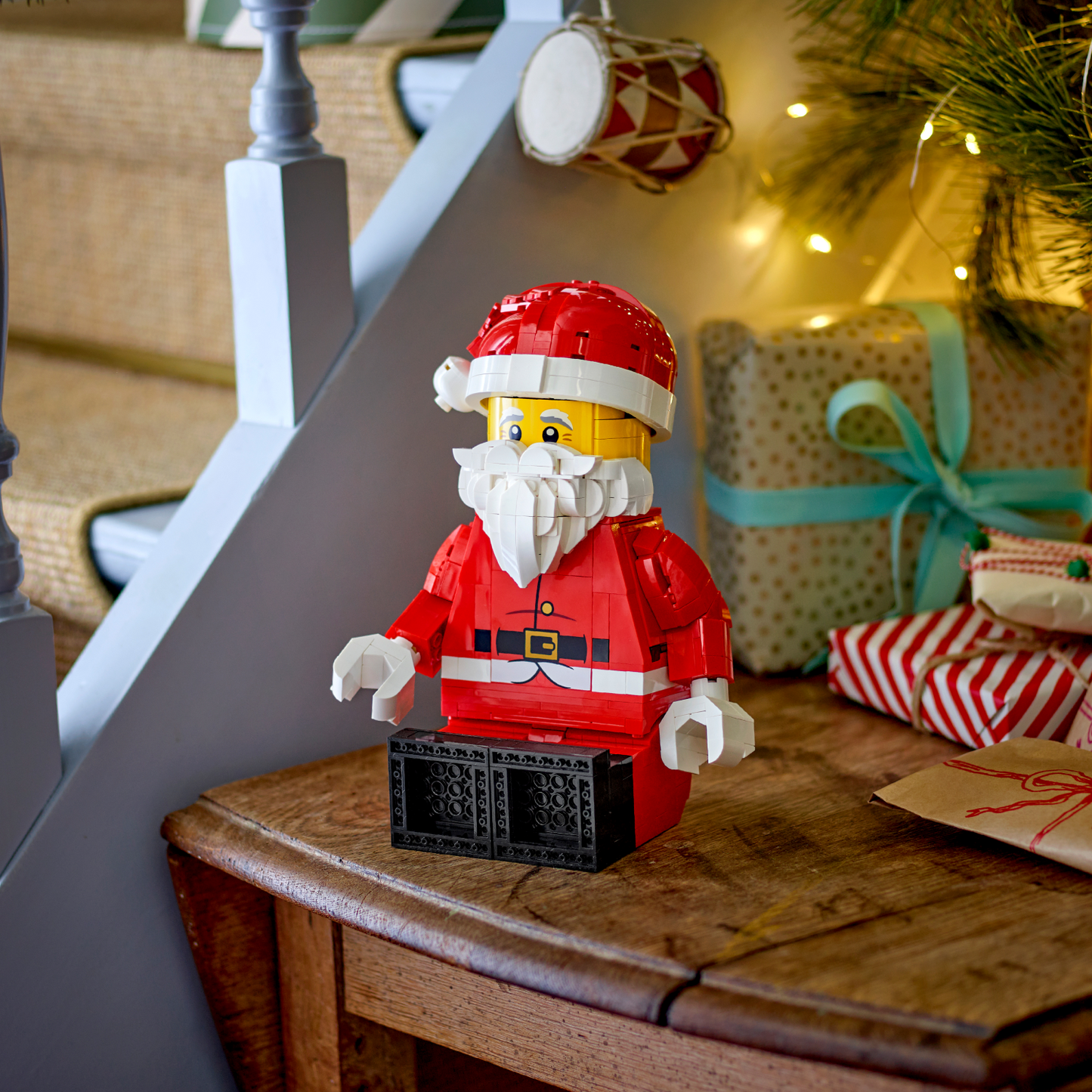 PRE-ORDER - LEGO Iconic: Up-Scaled Santa Minifigure (40820)