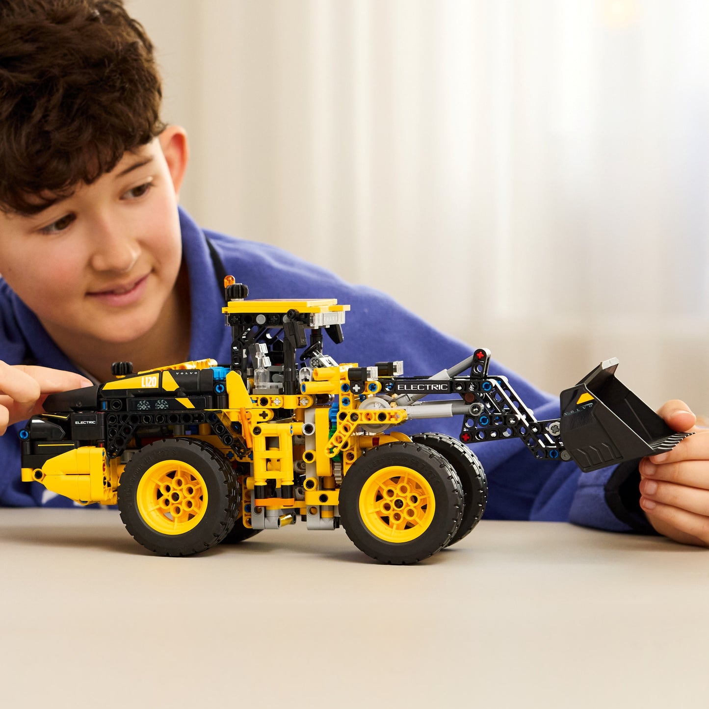 LEGO Technic | Volvo L120 Electric Wheel Loader (42209)