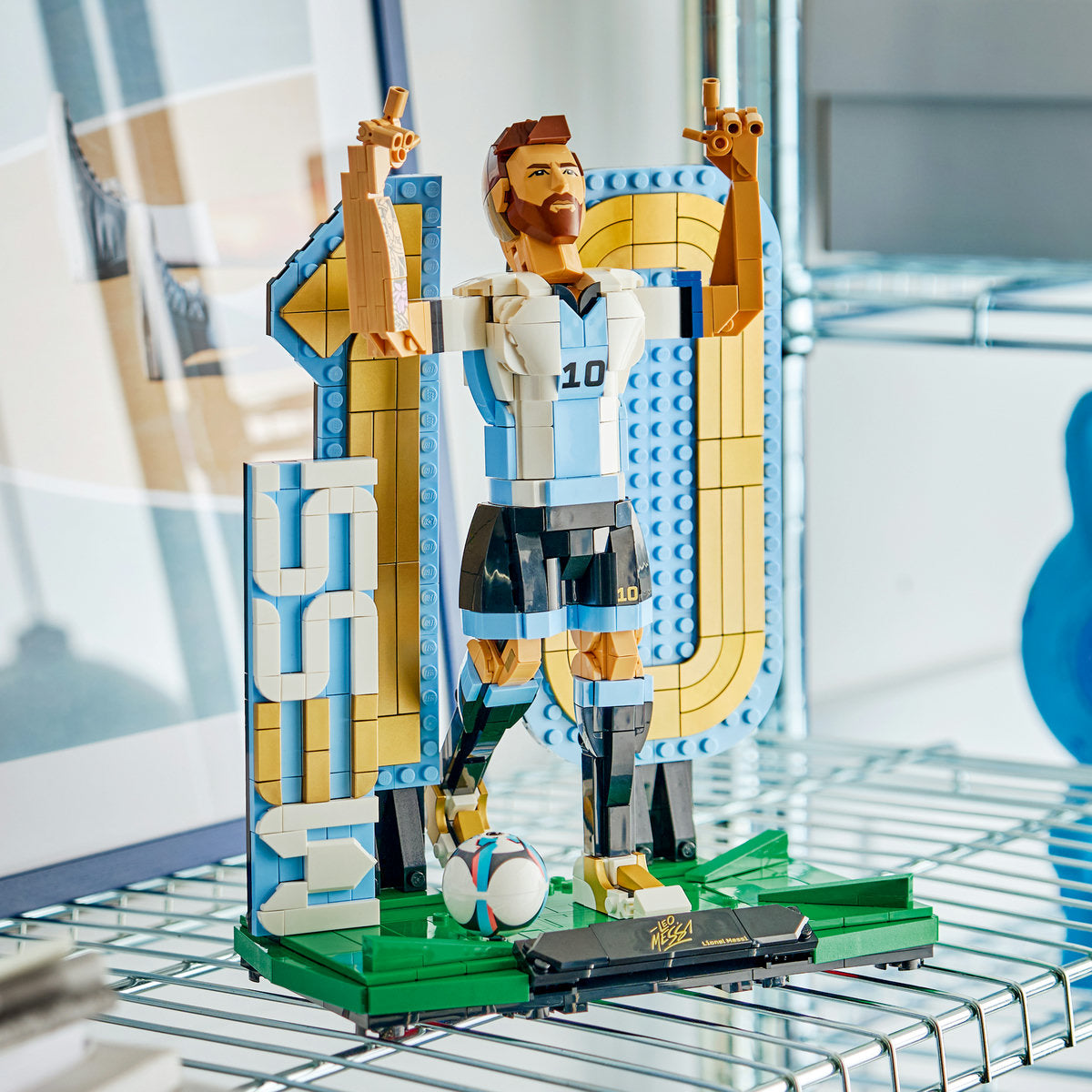 LEGO Editions Lionel Messi – Football Legend Set (43015)