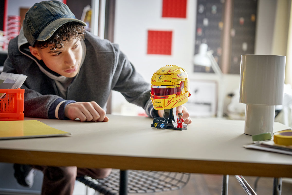 LEGO Editions | Scuderia Ferrari HP Lewis Hamilton Helmet (43022)