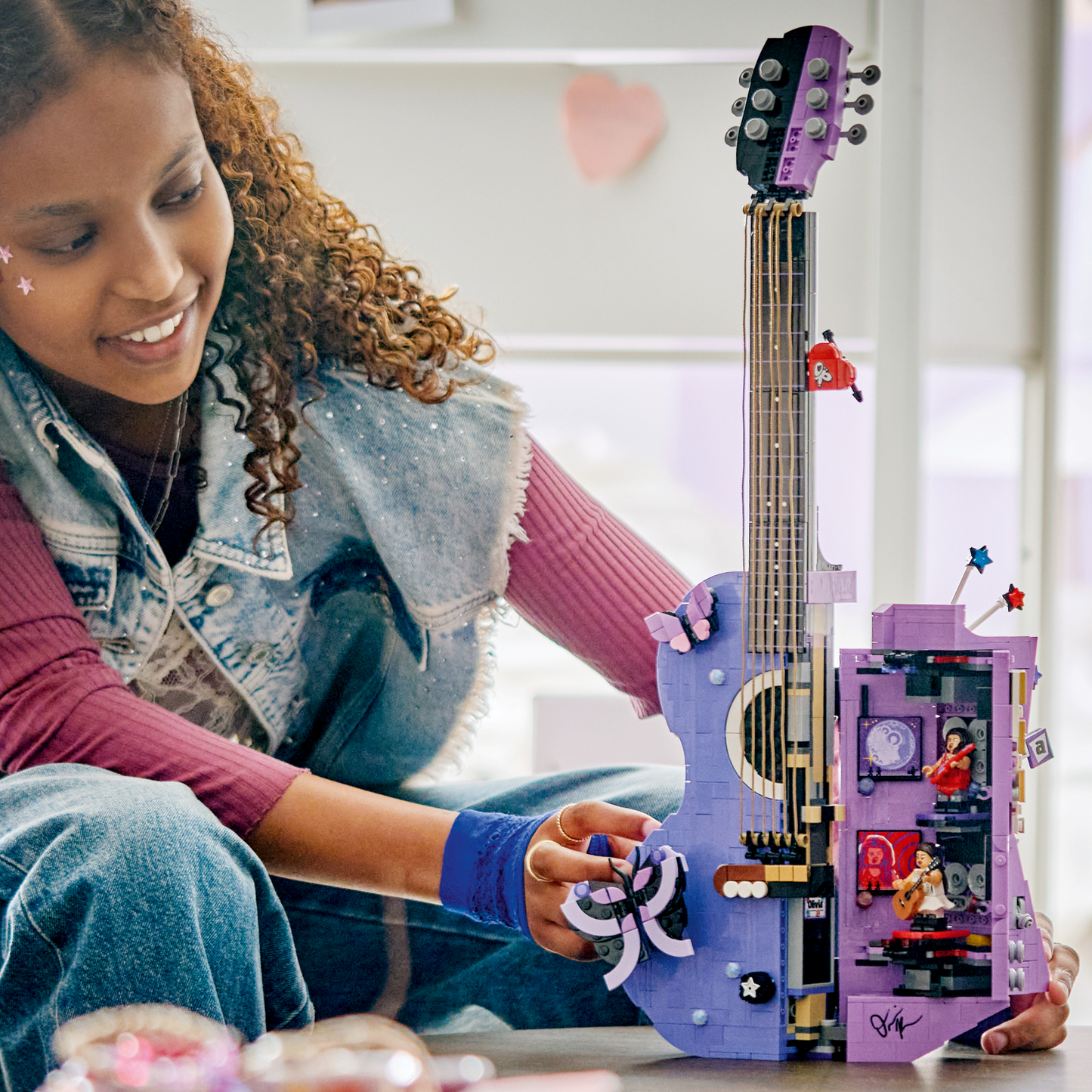 PRE-ORDER - LEGO Olivia Rodrigo: Olivia Rodrigo's Dual Guitar (43031)