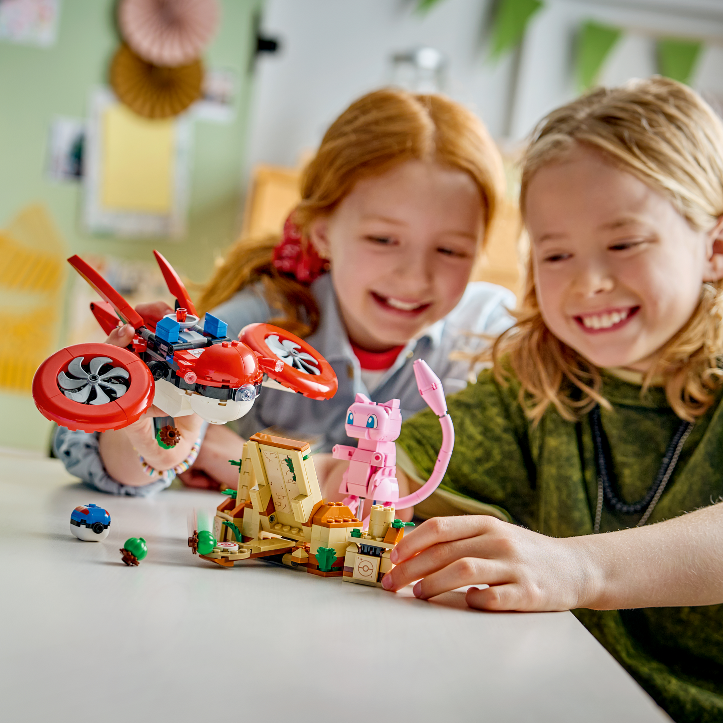 LEGO Pokemon: SMART Play™: Drone Search for Mythical Mew (72161)