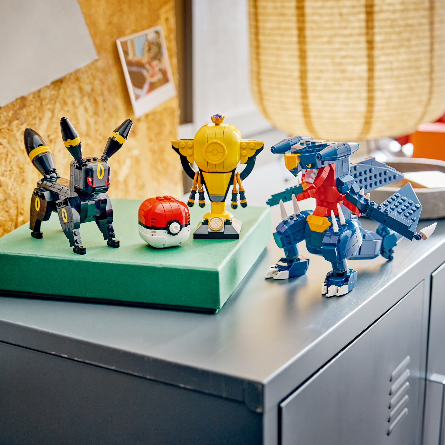 LEGO Pokemon: SMART Play™: Umbreon vs. Garchomp Championship Battle (72165)