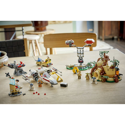 LEGO Star Wars SMART Play™: Yoda's Hut and Jedi Training (75422)