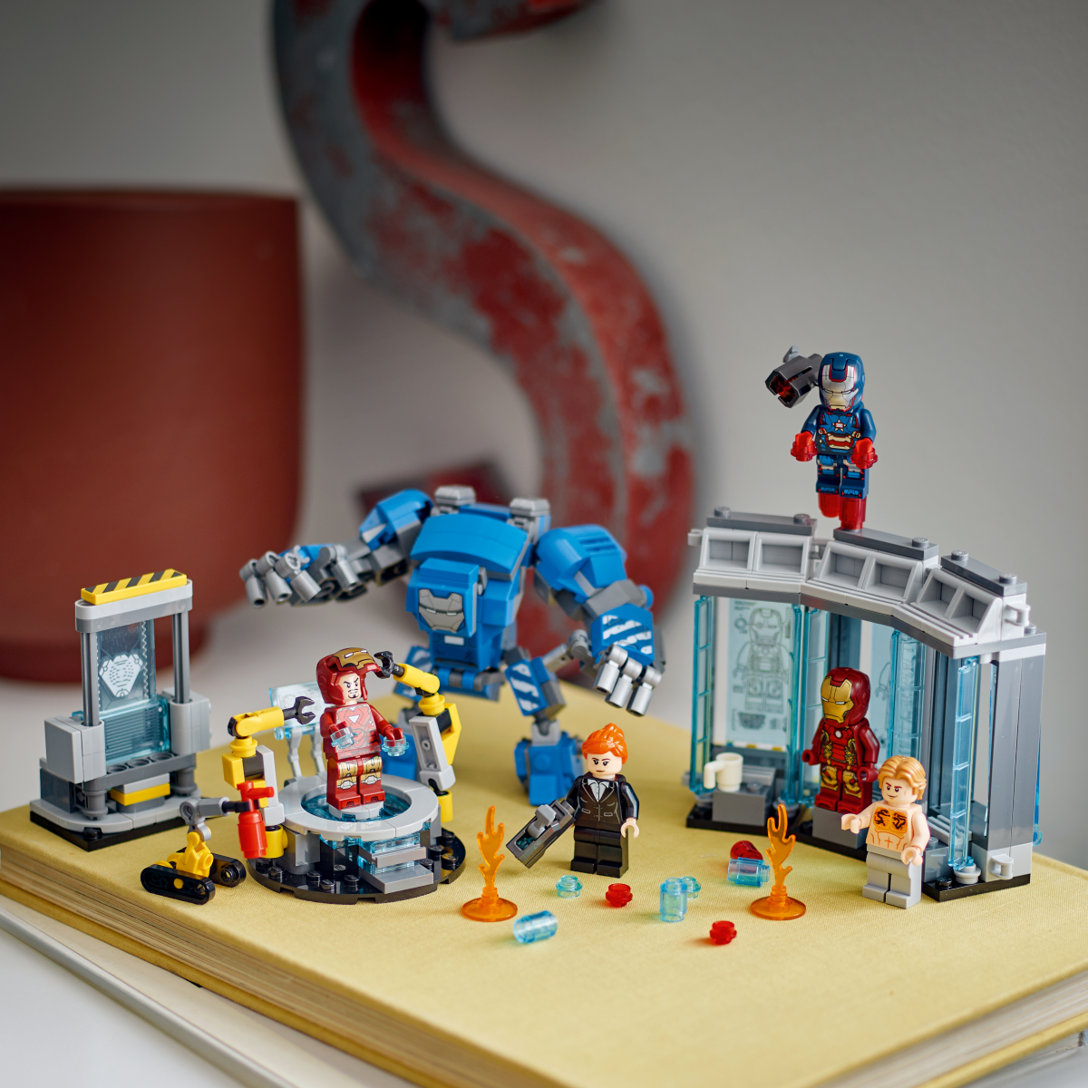 LEGO Iron Man's Laboratory: Hall of Armor 76315 Marvel