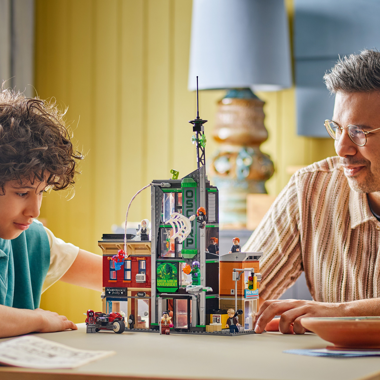 LEGO ǀ Marvel Spider-Man vs. Oscorp Building Toy (76324)