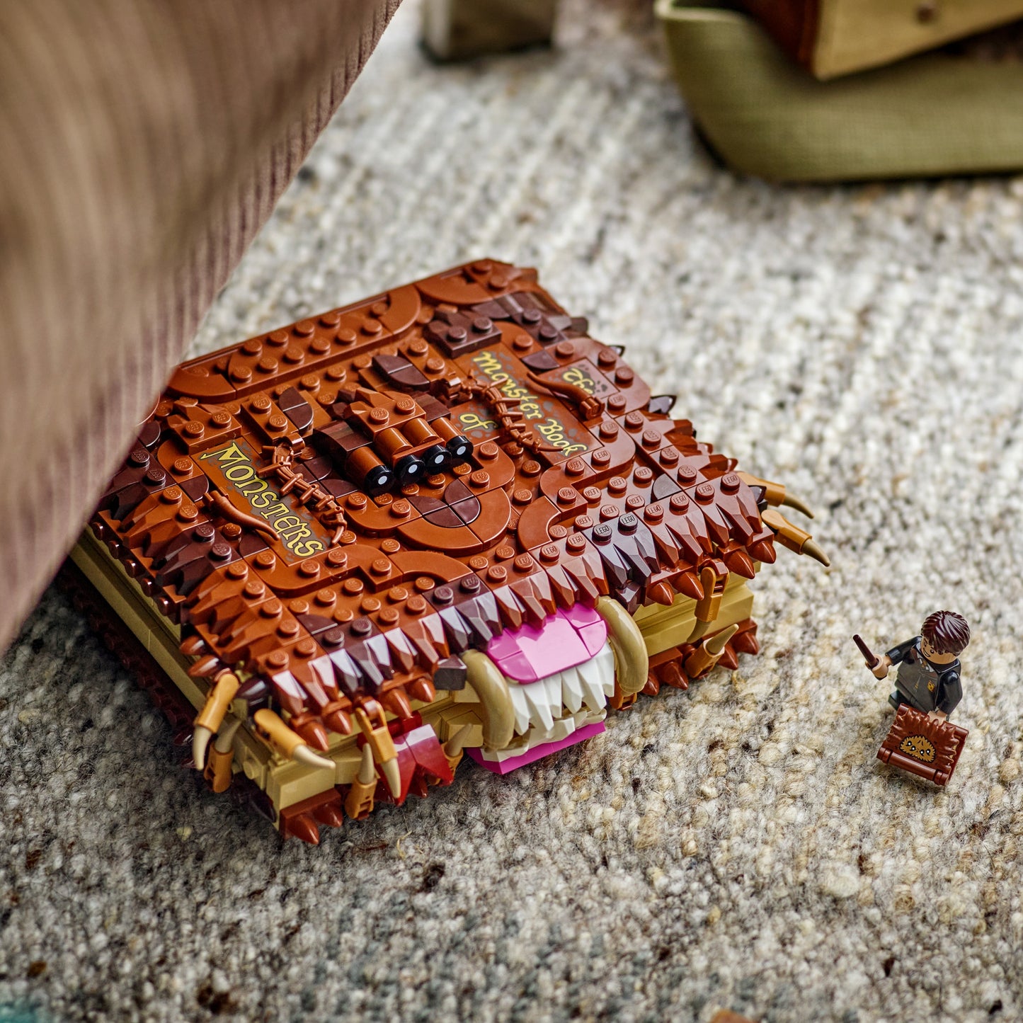 LEGO Harry Potter | Chomping Monster Book of Monsters (76449)