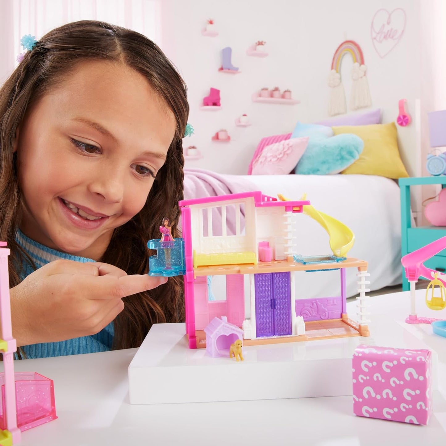 Barbie Mini BarbieLand Doll Dreamhouse Sets, with Surprise 1.5-inch Barbie Doll Assortment (HYF44)