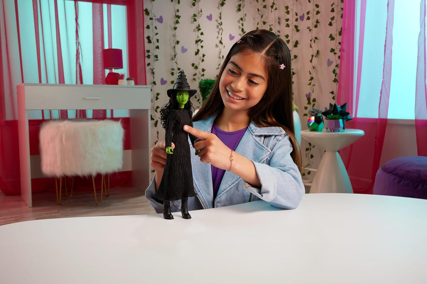 Mattel Wicked Singing Elphaba Fashion Doll & Accessories, Posable with Movie-Inspired Look & Removable Outfit, Sings “Defying Gravity” (HYM40)