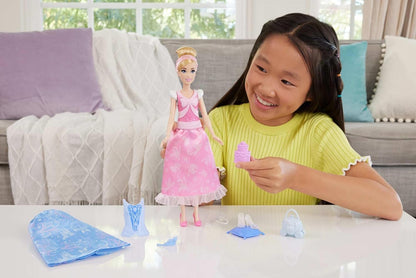 Mattel Disney Princess Toys, Cinderella Fashion Doll with 2 Looks (JCR95)