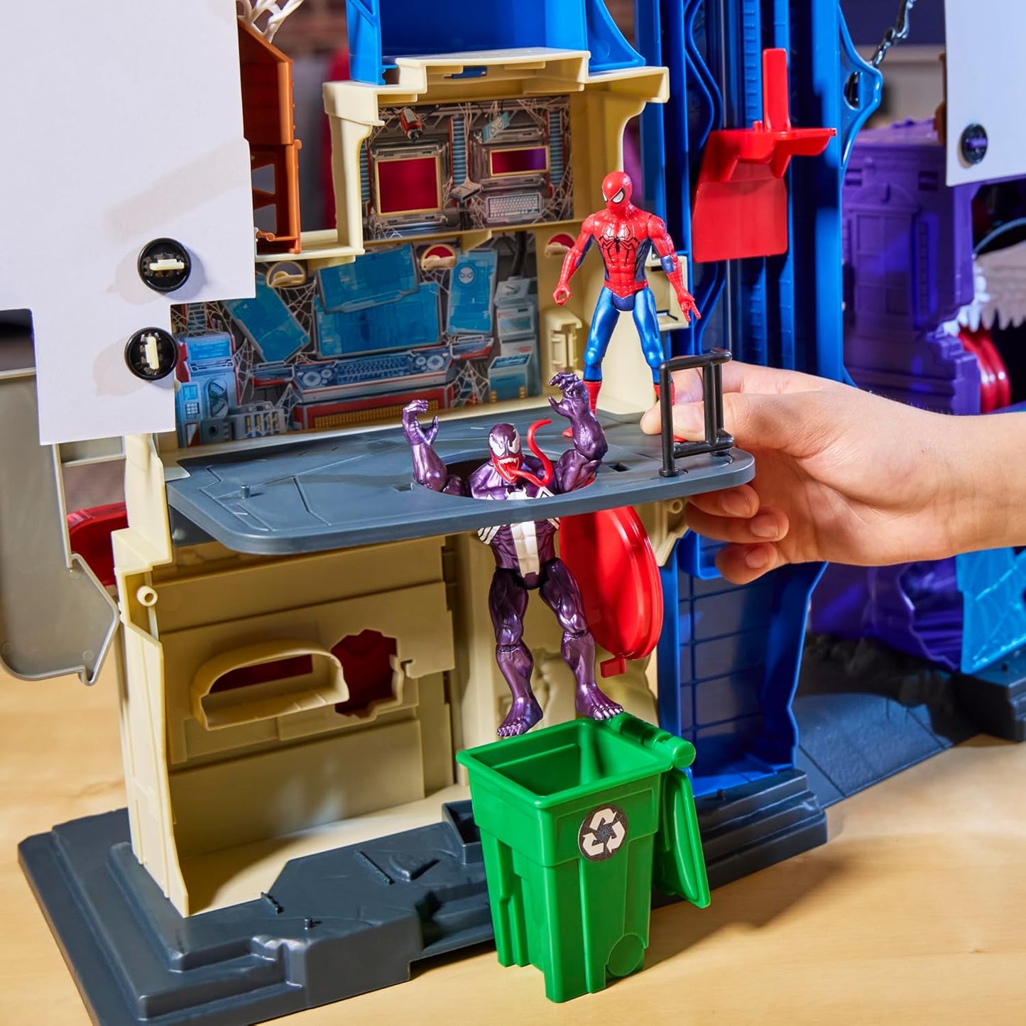 Marvel Spider-Man VenomVersus Web Slinging City Playset